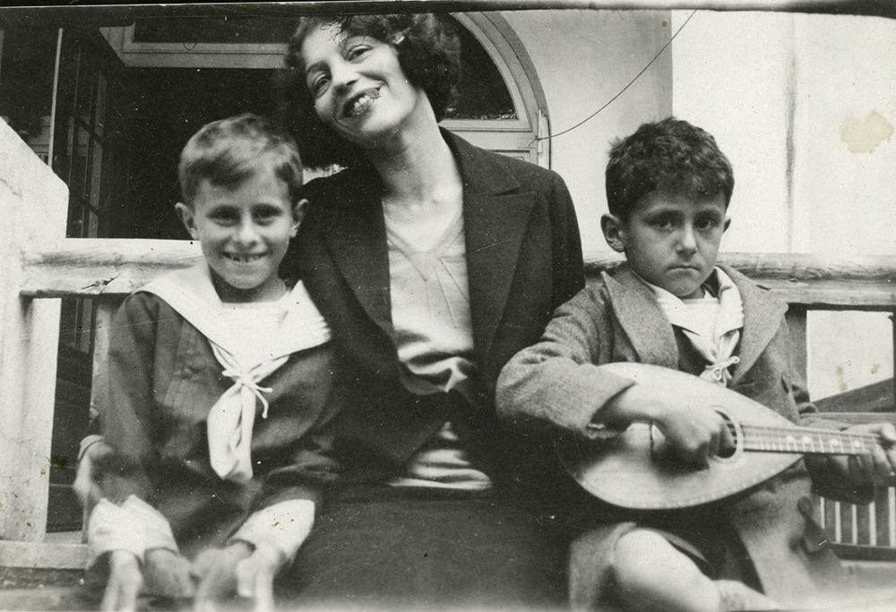 Zofia Stryjeńska with her sons, 1931, photo: Stryjenski family archives